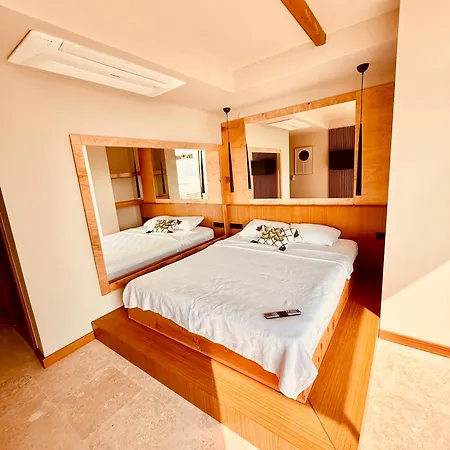 The Five - Adults Only * Seferihisar