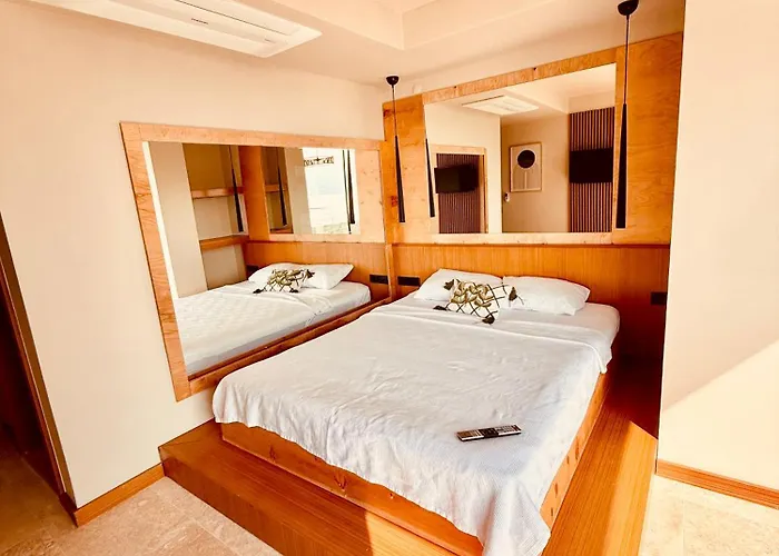 The Five - Adults Only * Seferihisar